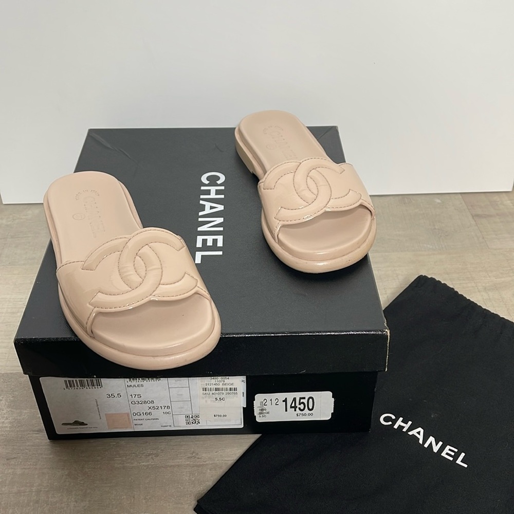 CHANEL CC Beige Patent Calfskin Leather Sandal Mules with Box - Picture 4 of 17